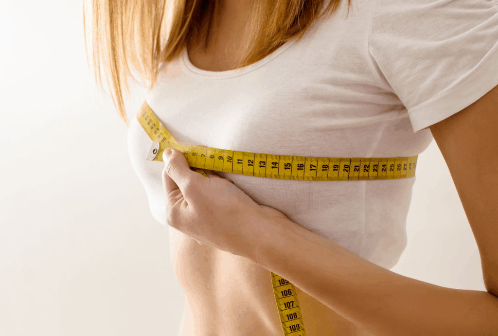 マッサージやトレーニングで胸は大きくなるのか？美容外科医が解説